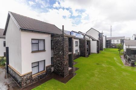 2 Bedroom Apartment in Glen Marais