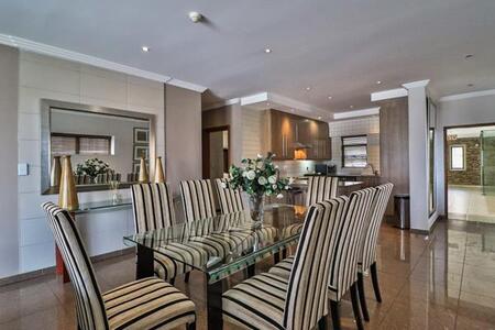 2 Bedroom Apartment in Bedford Gardens