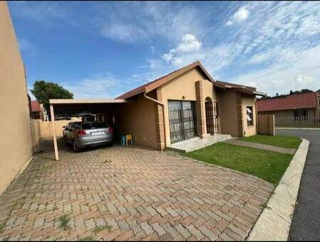 3 Bedroom House in Birchleigh North