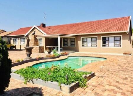 3 Bedroom House in Brackenhurst