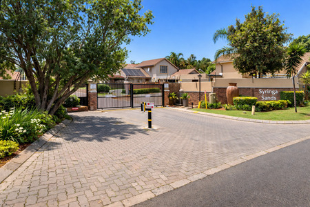 4 Bedroom Duplex in Glen Marais