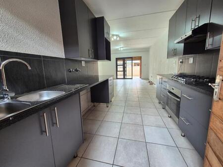 3 Bedroom Townhouse in Ravenswood