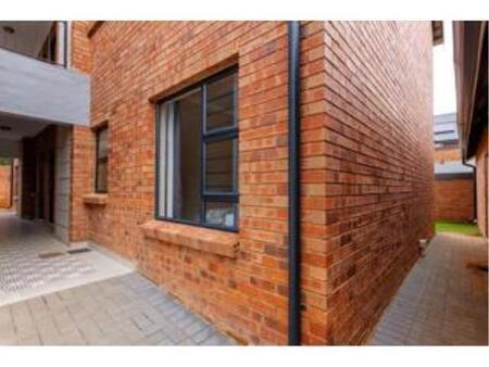 2 Bedroom Townhouse in Benoni Ah