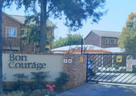 3 Bedroom Apartment in Die Hoewes