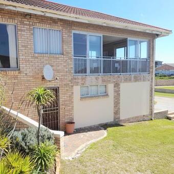 2 Bedroom Flat in Cape St Francis