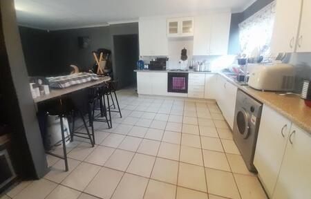 3 Bedroom House in Overbaakens