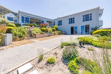 4 Bedroom House in Chanteclair