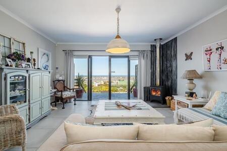 3 Bedroom House in Bettys Bay