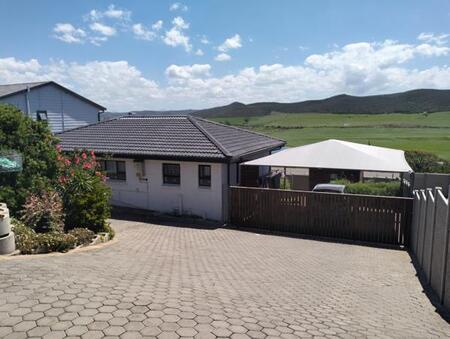 2 Bedroom House in Reebok