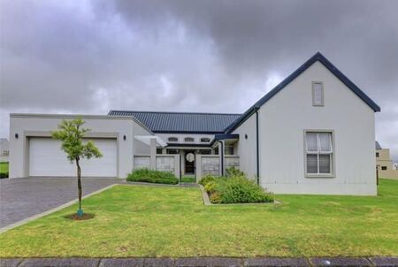 4 Bedroom House in Kingswood Golf Estate