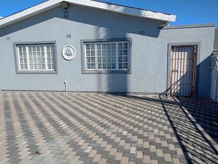 Studio apartment in Grassy Park