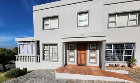 3 Bedroom House in Hoheizen