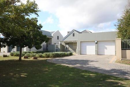 3 Bedroom House in Heritage Park