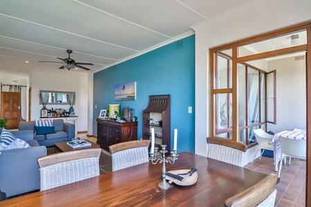 2 Bedroom Flat in Freeland Park