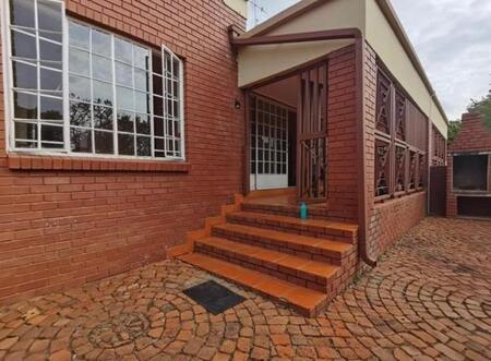 4 Bedroom Apartment in Montana Park