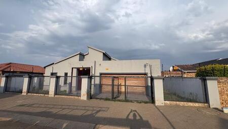 3 Bedroom House in Karenpark