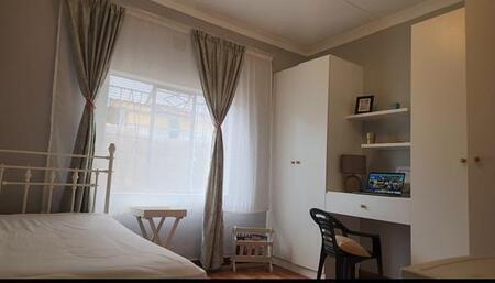 7.5 Bedroom House in Westdene