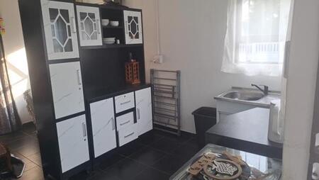 Bachelor apartment in Van Ryn Sh