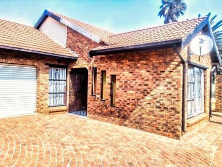 3 Bedroom House in Klippoortje