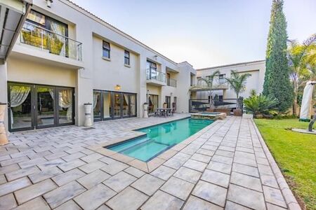 5 Bedroom House in Midstream Estate