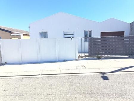 3 Bedroom House in Strandfontein