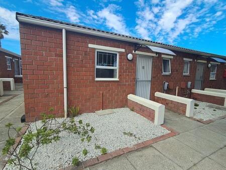 1 Bedroom Flat in Westcliff