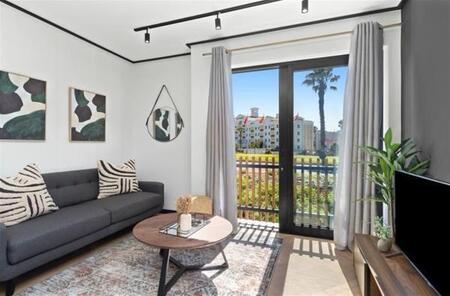 Studio apartment in Century City