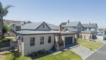 3 Bedroom House in Burgundy Estate