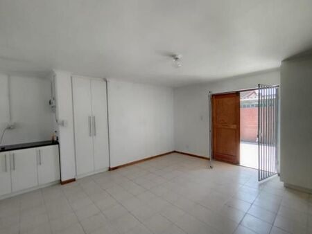 1 Bedroom Apartment in Grassy Park
