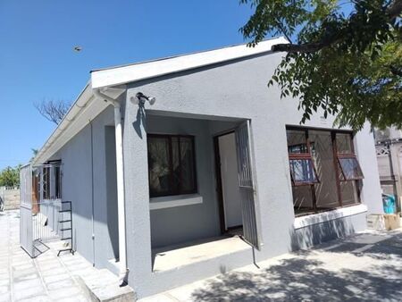 3 Bedroom House in Grassy Park
