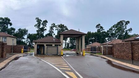 3 Bedroom house to rent in Chantelle, Akasia