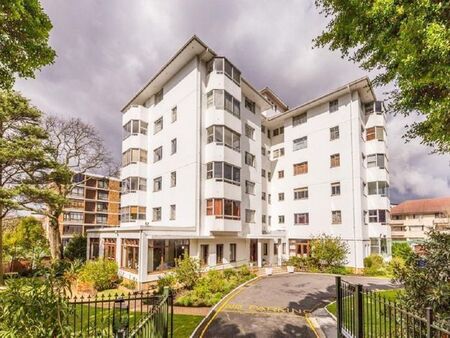 1 Bedroom apartment to rent in Rondebosch, Cape Town