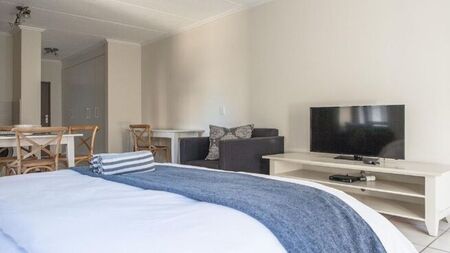 Bachelor Apartment to rent in Paulshof, Sandton