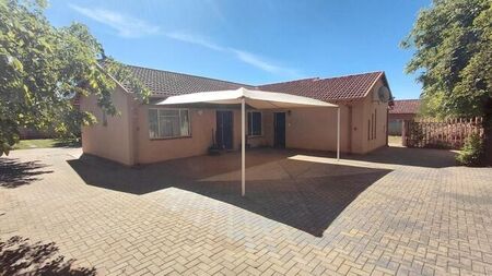 3 Bedroom house to rent in Meiringspark, Klerksdorp
