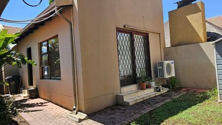 1 Bedroom bachelor to rent in Douglasdale, Sandton