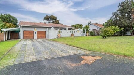 4 Bedroom house to rent in Bloubergrant