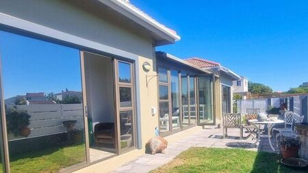 3 Bedroom house to rent in Santareme, St Francis Bay