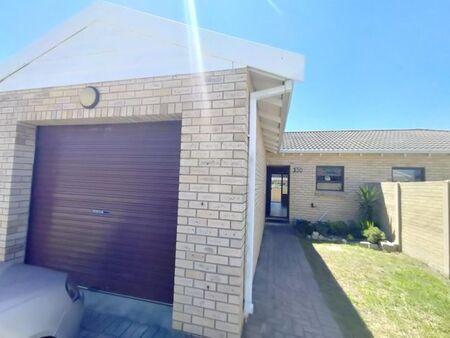 2 Bedroom townhouse - sectional to rent in Hunters Retreat, Port Elizabeth