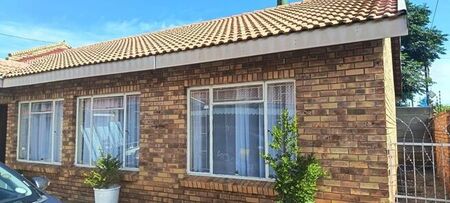 2 Bedroom townhouse - sectional to rent in Meiringspark, Klerksdorp