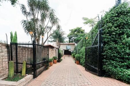 4 Bedroom House in Waterkloof Ridge