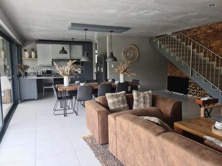 4 Bedroom House in Waterkloof Ridge