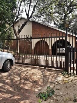 4 Bedroom House in Magalieskruin