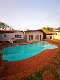 2 Bedroom Simplex in Sinoville