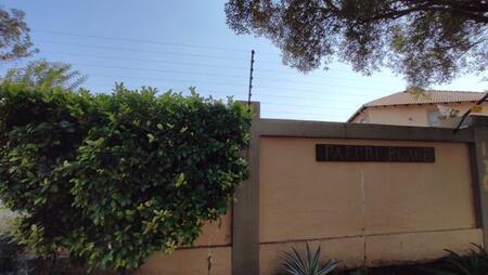 2 Bedroom Apartment in Sinoville