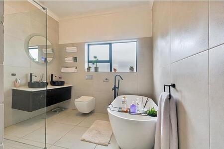 3 Bedroom House in Morningside