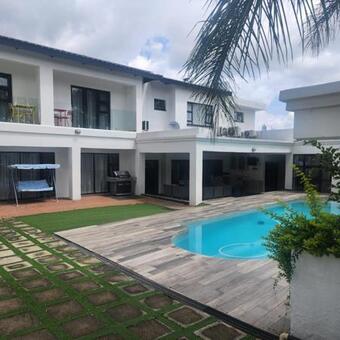 10 Bedroom Townhouse in Strathavon