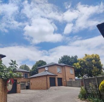 3 Bedroom Townhouse in Randpark Ridge