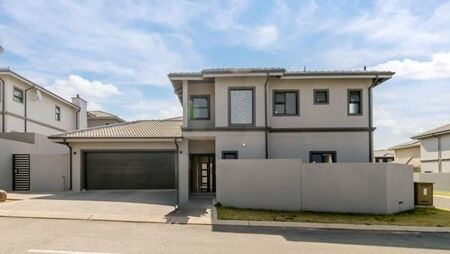3 Bedroom House in Olivedale