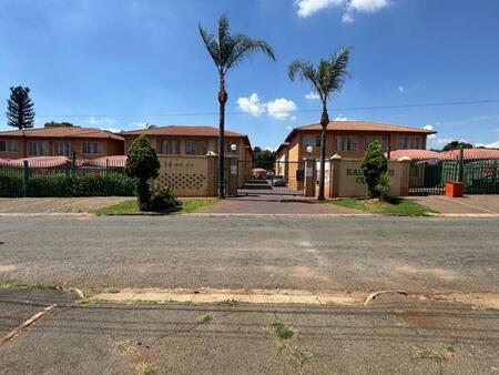 2 Bedroom Apartment in Bezuidenhout Valley