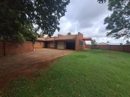 3 Bedroom House in Daggafontein